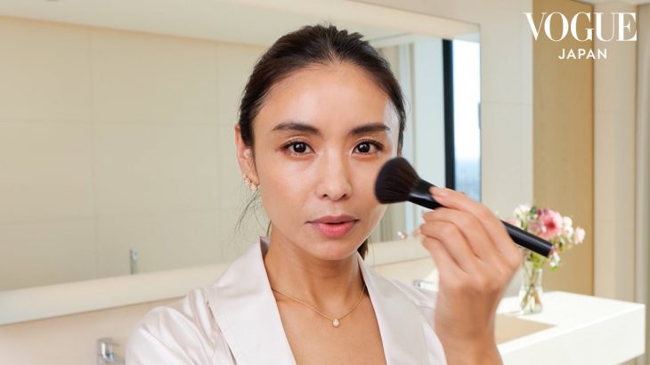 滝沢眞規子が、デイリーメイクを披露！ ナチュラルな美眉の作り方も。| Beauty Secrets | VOGUE JAPAN
