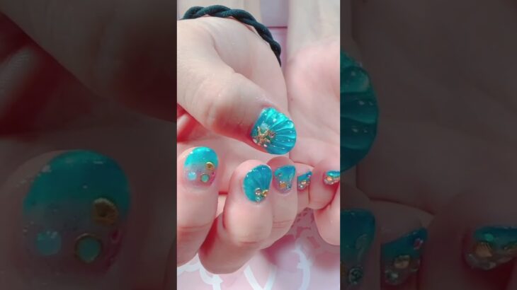 Summer nails 💅 #キラキラネイル #ジェルネイルデザイン #ネイル #easy