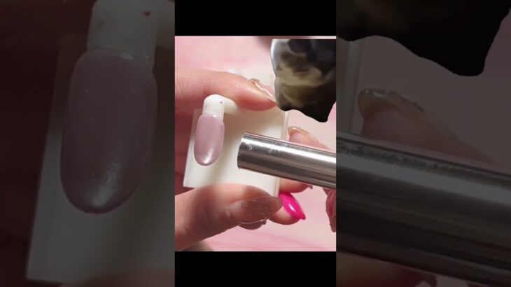 ぬこさん( ΦωΦ )マグパウダー #nails #ジェルネイルデザイン #セルフネイル #ジェルネイル #微粒子マグ