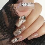 セルフネイル　うさぎさんステッカーでネイル#ジェルネイル#ネイルアート #nails #nailart #gothic #halloween