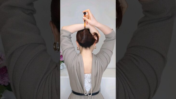 200万回再生！【簪（かんざし）１本まとめ髪】簡単20秒！大人の垢抜けおだんごヘアアレンジやり方 Hair Pin Tutorial💛　#shorts #ヘアアレンジ #hairstyle