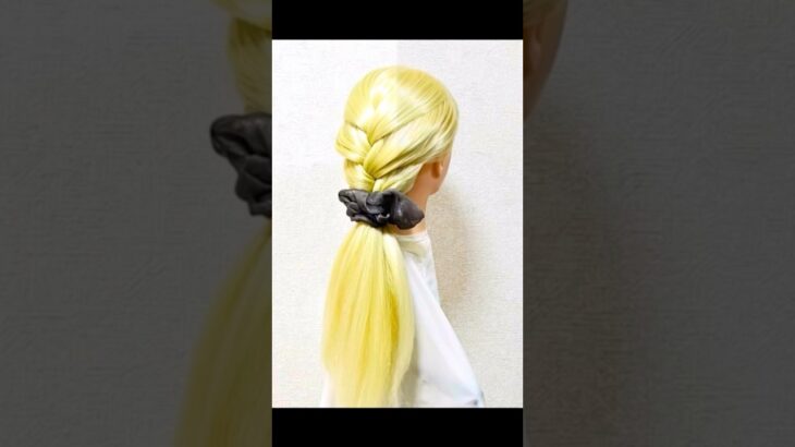 シュシュのヘアアレンジ 編み込み Hair Scrunchie Arrangement #簡単ヘアアレンジ #braids #編み込み #シュシュ #まとめ髪 #shorts