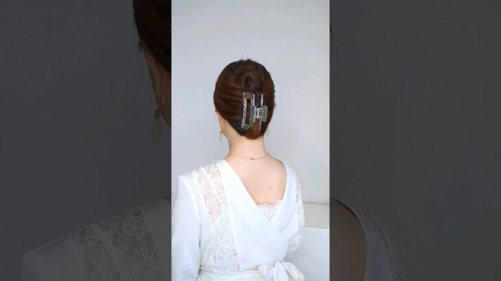 【簡単あか抜けヘア】ロングヘアさん必見！最強ヘアクリップの使い方。大人可愛いまとめ髪ヘアアレンジ #shorts #ヘアアレンジ