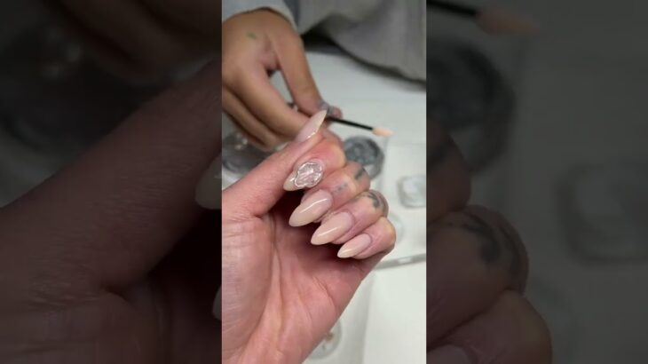 Making shell nails 💅