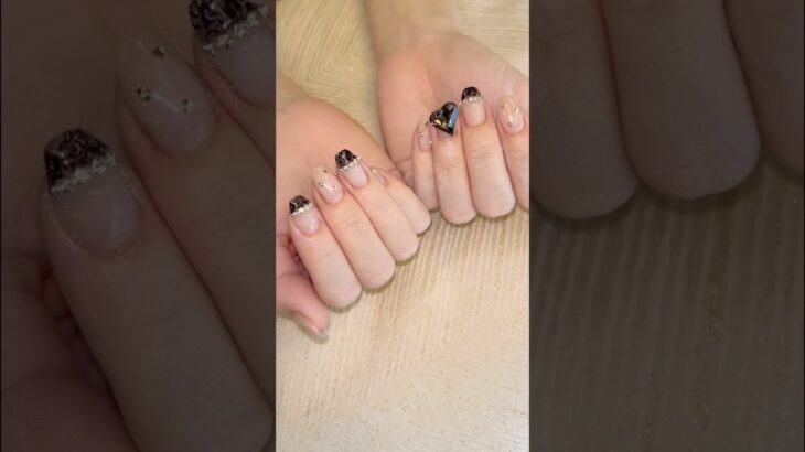 レースフレンチ🖤 ※パーツを使用するデザインは、事前準備が必要です。必ず最低3週間前には、デザインのご相談をお願い致します#nail#nails#naildesign#nailart#ジェルネイル
