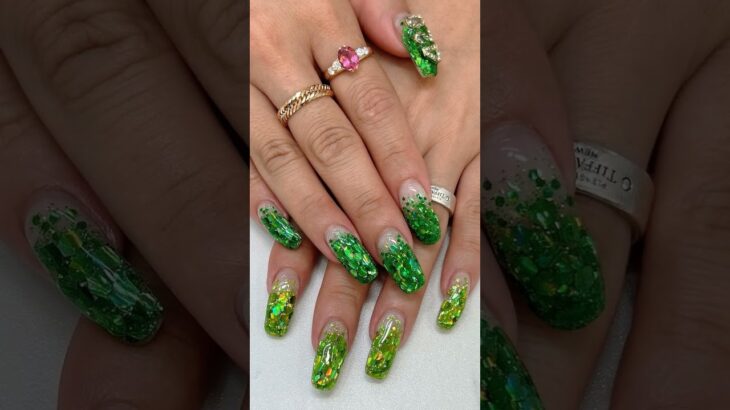 ネイルチェンジ💅✨ #ジェルネイル #nail #緑 #グリーンネイル #かわいい #推し色 #キラキラ