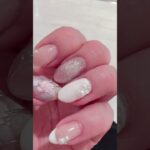 白をベースにすると、夏らしいね。ジェルネイル💅💅💅