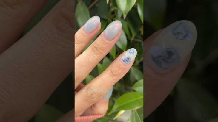 〈CanDo・NAIL TOWN〉ちゅるんとオーロラのうるうるネイルと陶器ネイル。
