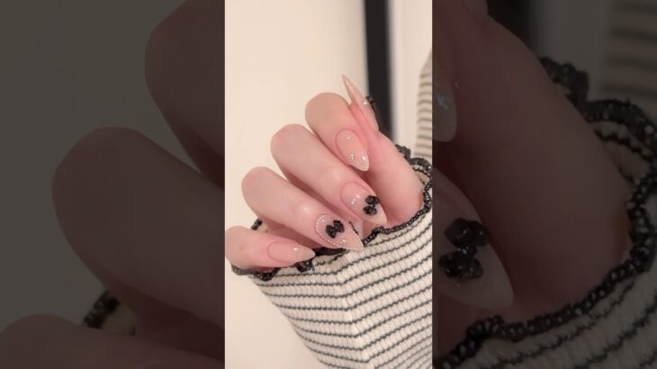 ブラックリボンネイル🎀🖤 #ネイル#セルフネイル#セルフジェルネイル#ジェルネイル#ネイルデザイン#シンプルネイル#韓国ネイル#ワンホンネイル#네일#네일아트#네일디자인#네일팁