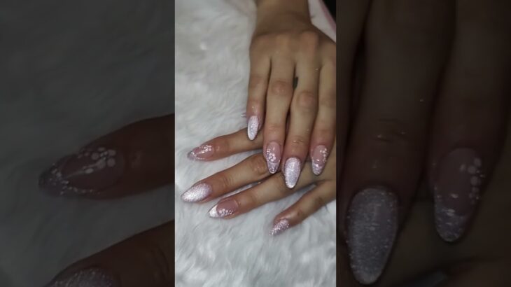 Hermoso diseño de uñas Gel Reflectivo / cute nail desing #nails #nailgelart #shiningnails