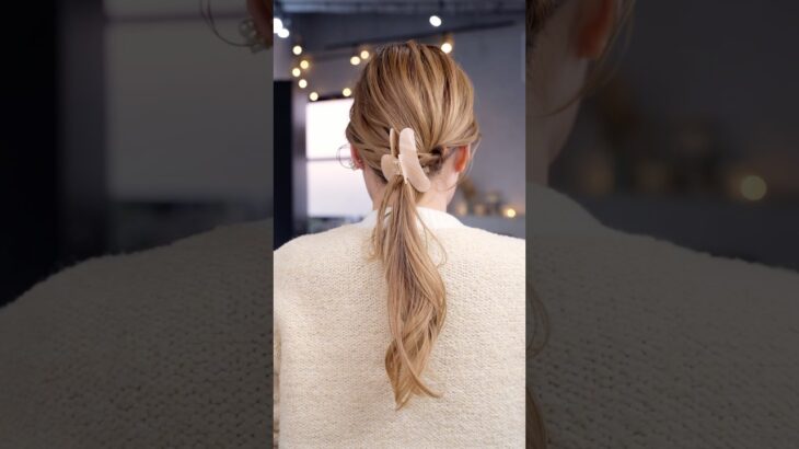 スリーコインズのアクリルカラーバンスを使ったローポニー#簡単アレンジ #セルフアレンジ #hairstyle #hair #ミディアムヘア #髪型 #まとめ髪 #大人カジュアル #大人かわいい