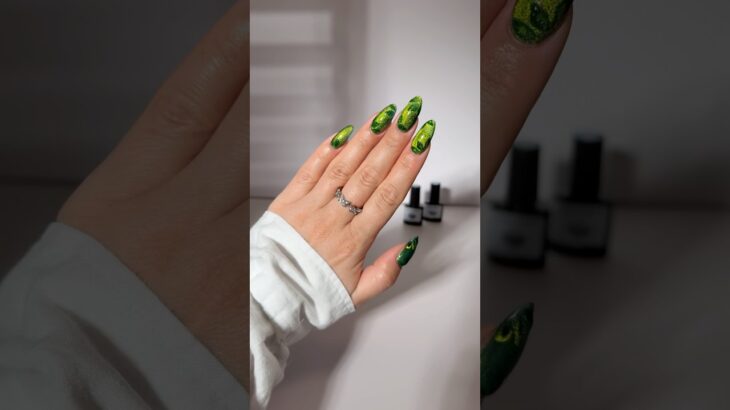Green vibes with this cat eye look 😍#nails #gelnails #naildesign #nailinspo #nailreels #manicure