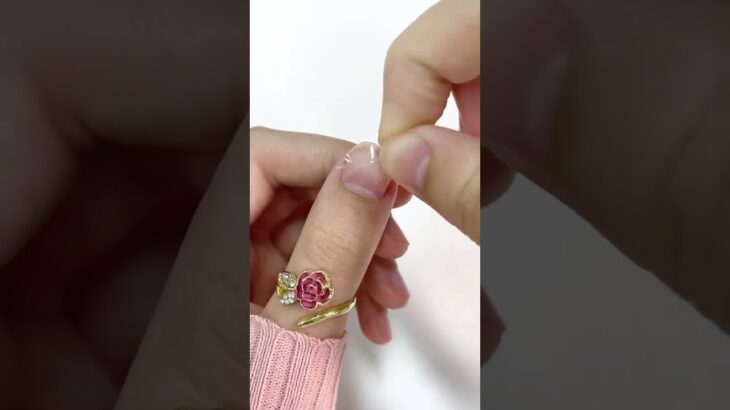 Pink Yoga nails blend with the beauty of nature！