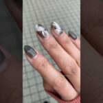 〈NAIL TOWN・セリア・CanDo〉カーキの個性派ネイル。