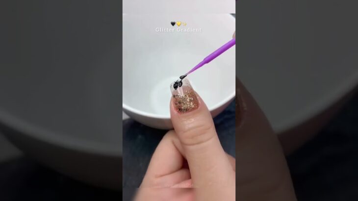 Nail Art !! 🖤💛✨Glitter Gradient #nails #nailart #naildesign #beautyhacks #fyp