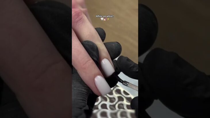 Nail Art !! White on white! 🤍💅🏻✨ #nails #nailart #naildesign #beautyhacks #fyp