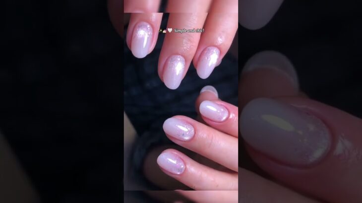 Nail Art !! ✨💅🏻🤍  Simple and chic! #nails #nailart #naildesign #beautyhacks #fyp