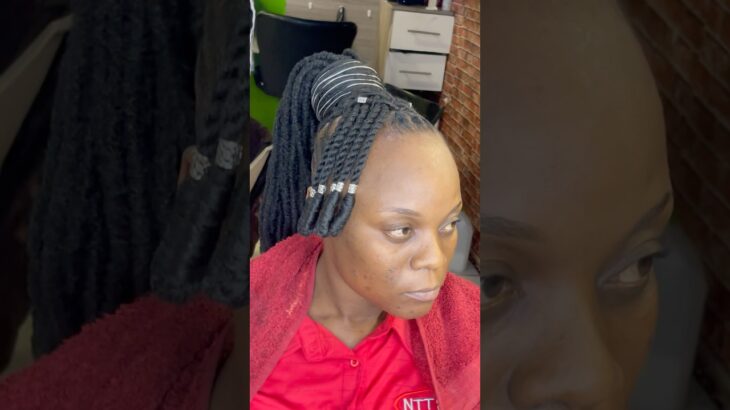 #hairstyle #everydaymakeupforblackwomen #naturalhair #haircutstyles