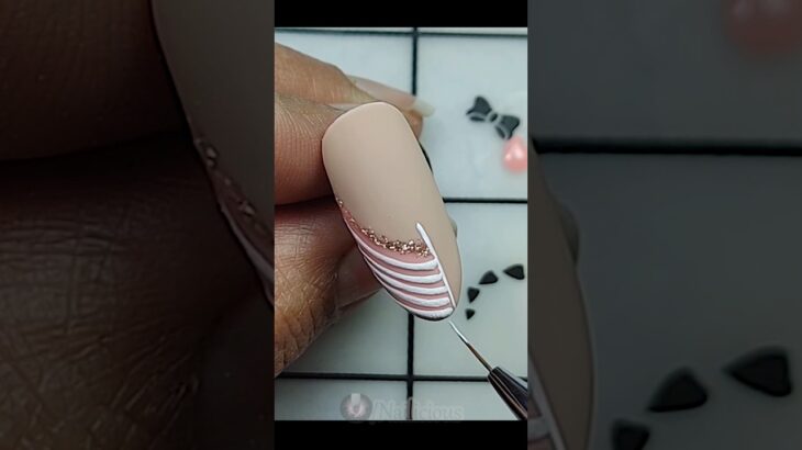 Cute nails design #nailicious #naildesigns #youtubeshorts