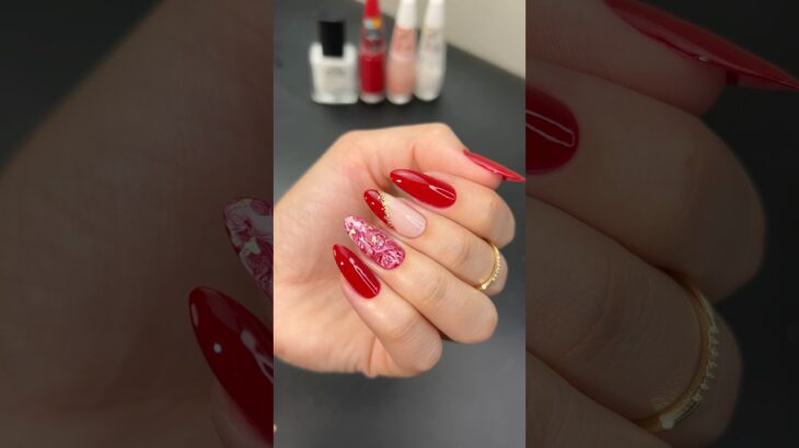Olha essa decoração vermelha! #nails #nailart #nailtutorial #unhas