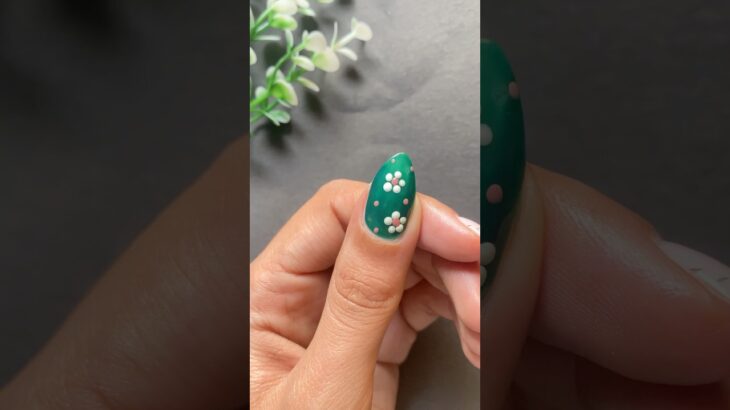 Simple dot flower nailart 💅🏻#nailart #youtubeshorts