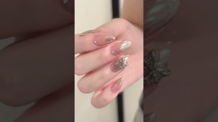 ミラーグラデネイル💖使用アイテムは楽天ルームへ🌙🤍#ネイル#セルフネイル#セルフジェルネイル#ジェルネイル#ネイルデザイン#韓国ネイル#ワンホンネイル#네일#네일아트#네일디자인#네일팁