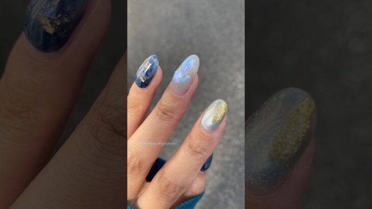 〈mica・ネイル工房・NAIL TOWN・seria〉青のうるうると天然石ネイル。