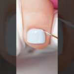 Don’t glam up just your big toes – your middle toes need love too! 💅🦶