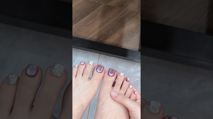 #フットネイル #マグネットネイル #マグネットジェル #ネイル #ネイルデザイン #セルフネイル #nails #nailart #naildesign #ムラサキネイル#キラキラネイル