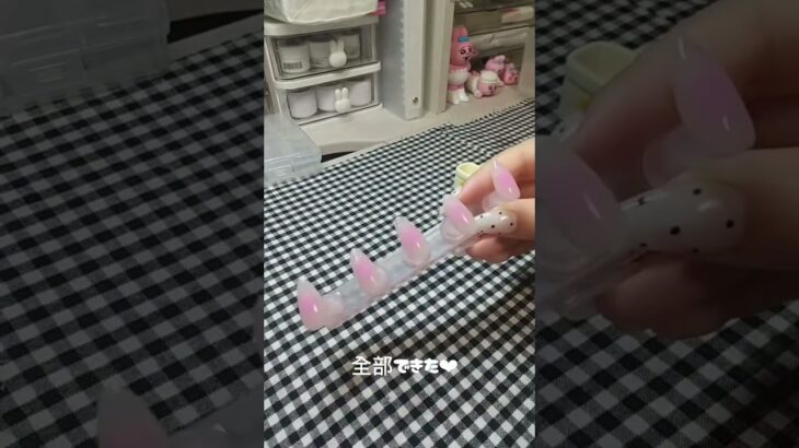 こんばんはすずです♪今日はネイルチップを作ってみました‼️不定期で動画投稿します‼️質問やコメント是非お願いします🥺#ネイル動画 #ジェルネイルデザイン #ちゅるんネイル #ネイル #ワンホンネイル