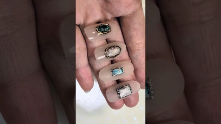 すべて手描きです😊✨️サイドのカット面にこだわってます🫣💫#ジェルネイル #jewelry #ネイルデザイン