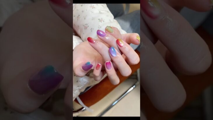 カラフルマグネットネイル#マグネットネイル #マグネットジェル #ネイル #ネイルデザイン #セルフネイル #nails #nailart #カラフル #naildesign