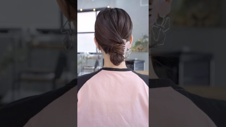 簡単お団子アレンジ#簡単アレンジ #セルフアレンジ #hairstyle #hair #ミディアムヘア #髪型 #まとめ髪 #大人カジュアル #大人かわいい