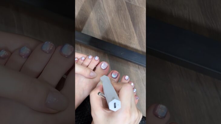 オーロラマグネットフットネイル#マグネットネイル #マグネットジェル #オーロラネイル #ネイル #ネイルデザイン #nails #nailart #セルフネイル #naildesign