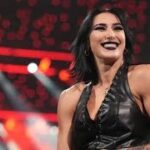 “最恐”美女レスラー、ナチュラルメイク×スカート姿で登場に大反響…ギャップ全開の“優しい笑顔”にメロメロ