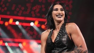 “最恐”美女レスラー、ナチュラルメイク×スカート姿で登場に大反響…ギャップ全開の“優しい笑顔”にメロメロ