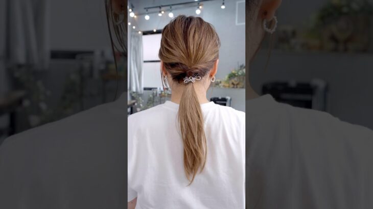普通に結ぶだけは卒業ポニー！#簡単アレンジ #セルフアレンジ #hairstyle #hair #ミディアムヘア #髪型 #まとめ髪 #大人カジュアル #大人かわいい