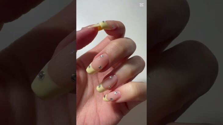 ネイルデザイン💅　#ネイル #ニュアンスネイル #ネイルデザイン #ガーリー #ネイル動画 #ネイルデザイン動画 #フレンチネイル #イエローネイル#ジェルネイル #ジェル #ジェルネイルデザイン