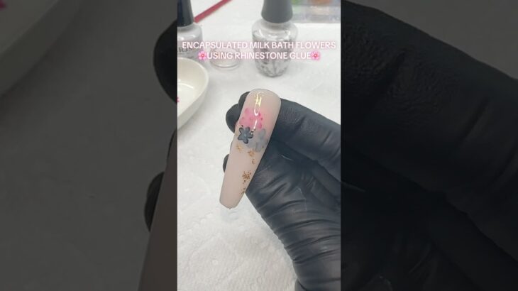 #flowernailart #flowernailartdesigns #encapsulatednails #driedflowers #gelnailart #gelnails #nailart