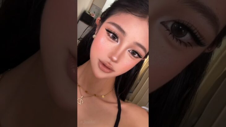 Glowy Makeup 🥂