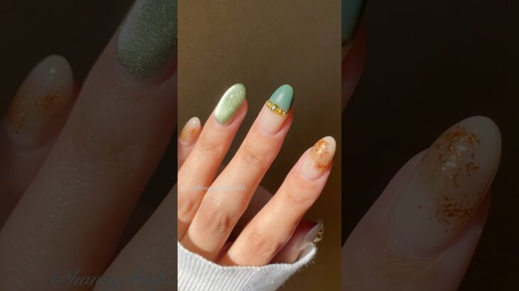 〈ArkNail・CanDo・petite price・Nail Town・mica〉カーキのマットネイル。
