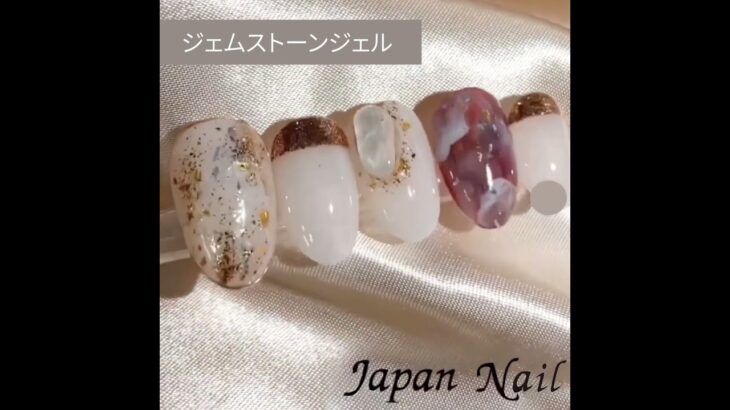 ジェムストーンで天然石ネイル  #ジェルネイル #セルフネイル #ホイルネイル #天然石ネイル #ワインレッド #秋ネイル