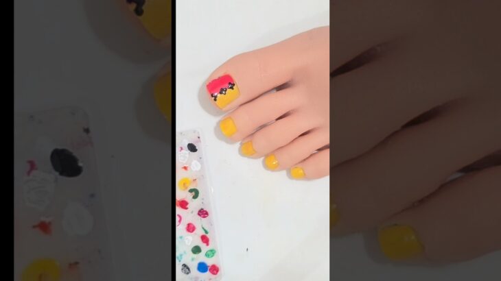 EASY TOE NAIL ART #pedicure #feetnail #toenailart #art #shorts #naildesigns #diy #artist #nails