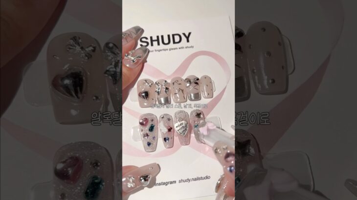 촉촉물광 실버발레코어🩶 + 키치 보석함💍 #수제네일팁 #네일 #nails #pressonnails #글리터젤 #네일추천 #네일디자인  #발레코어네일 #美甲 #ネイルアート