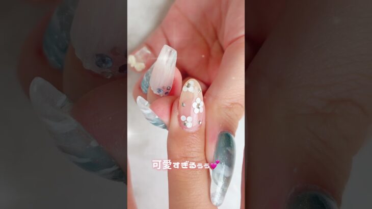 ふんわりホワイトフラワー×フレンチネイル🌼大人可愛いバランスネイル✨