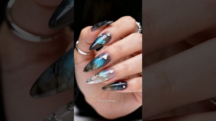Diamond in the rough #nails #nailart #rawcrystals #naildesign #minerals #ジェルネイル #Uñas