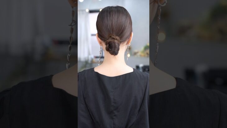 お団子がボサボサな人やってみて！#簡単アレンジ #セルフアレンジ #hairstyle #hair #ミディアムヘア #髪型 #まとめ髪 #大人カジュアル #大人かわいい