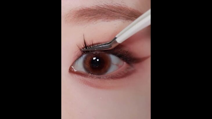 【メイクレシピ】ナチュラルなのに、どこか色っぽい。ピンク×ブラウンでつくる「透けツヤEYE」