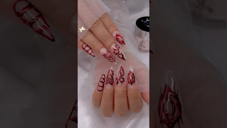 applying holidaze red chrome 🫰 #nails #nailgelart #naildesign #simplenails