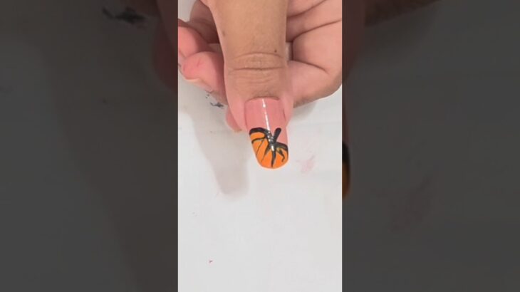 Easy halloween 🎃 nailart #youtubeshorts #shorts #naildesigns #diy #art #shorts